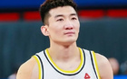 王哲林突然成为焦点！球迷疯狂追捧引发热议，其个人价值或将飙升数倍，朱芳雨公开表态力挺球员未来发展