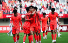 友谊赛激战上演绝杀时刻，U23国足1比0力克塔吉克斯坦U23，贺一然在比赛第96分钟头球破门完成压哨绝杀，为球队带来关键胜利
